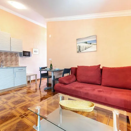 Front In With Wifi Apartamento Vir